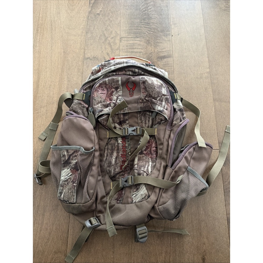 Badlands Realtree Camo Hunting Backpack Hydration Bag 18x14 Used